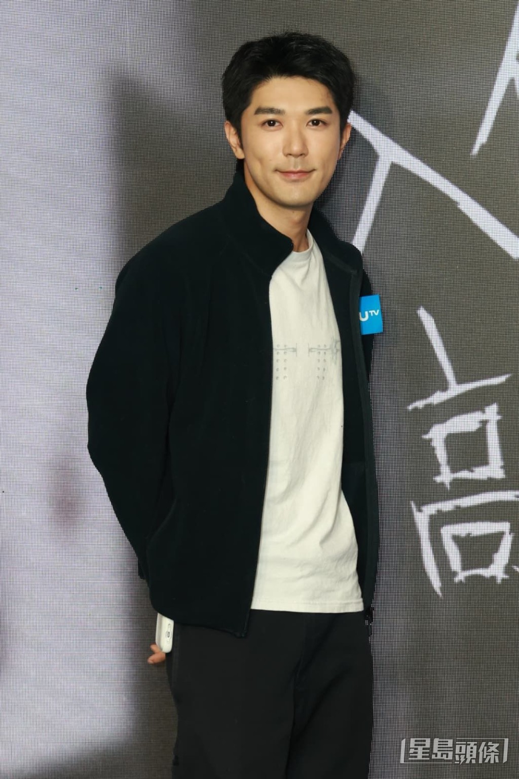 莫竣名每次出發拍攝前必定會曬太陽增加陽氣。 莫竣名每次出發拍攝前必定會曬太陽增加陽氣。