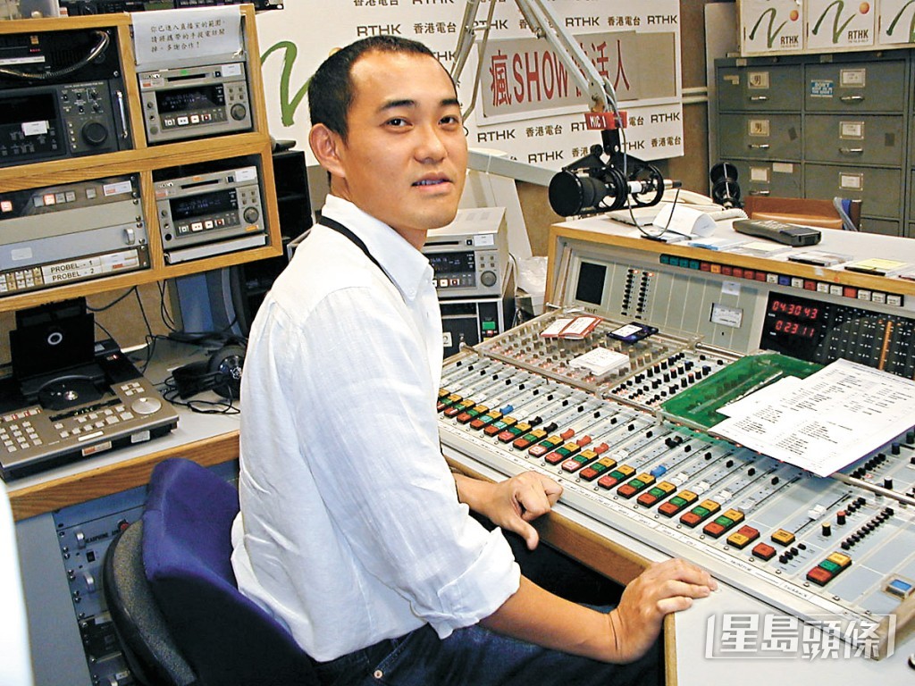 离职前担任前助理广播处长（电台及节目策划）。