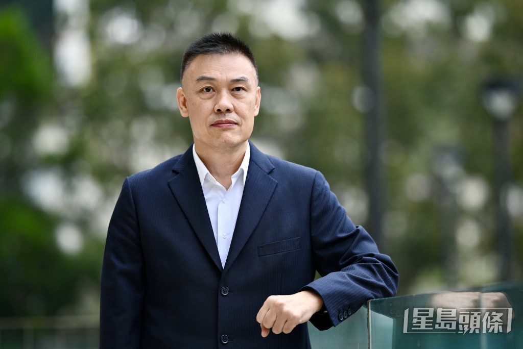 梁韋洛解釋,鋼梯車主要工作是射水至外牆防止火勢蔓延;至於不向起火單位射水,是因未能確定肇事單位內有否待救人士。 梁韋洛解釋,鋼梯車主要工作是射水至外牆防止火勢蔓延;至於不向起火單位射水,是因未能確定肇事單位內有否待救人士。