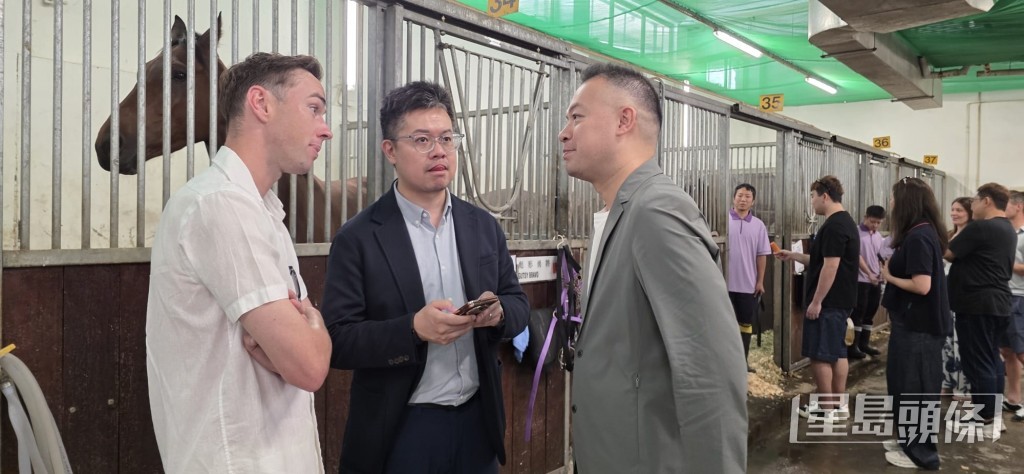 劉氏兄弟與奧爾民。 劉氏兄弟與奧爾民。
