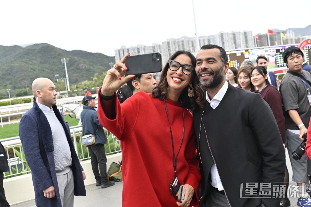 馬迷合照留念。