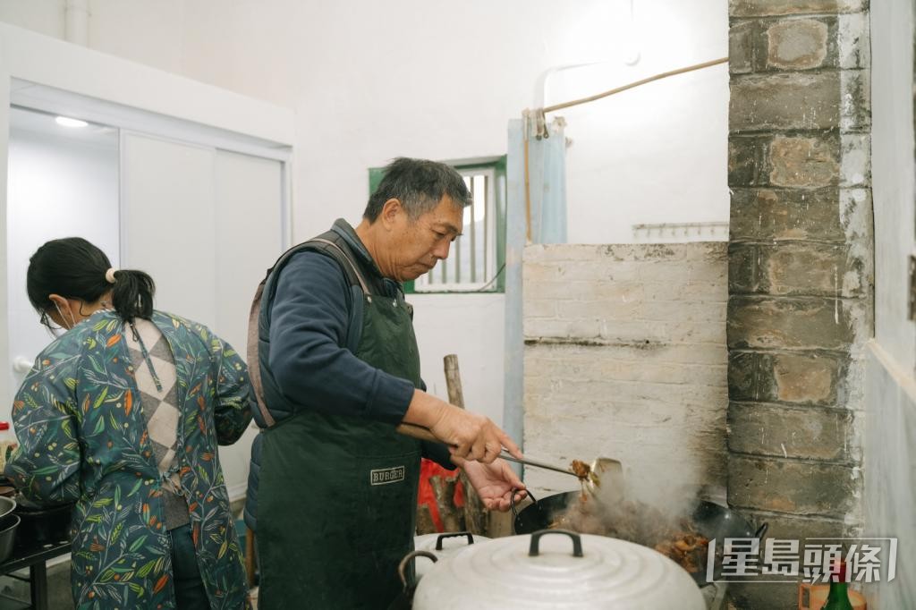 李木星最喜歡客家炆豬肉,亦是他經常為訪客烹煮的客家菜式。 李木星最喜歡客家炆豬肉,亦是他經常為訪客烹煮的客家菜式。