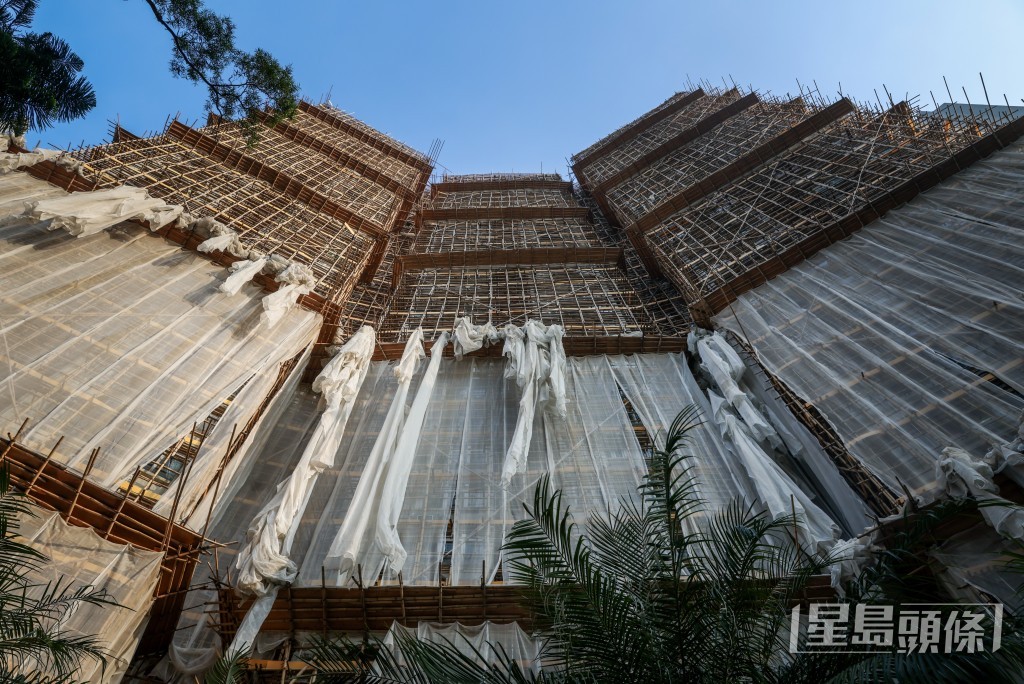 勞工處繼續巡查設有大型棚架的樓宇維修工程工地的防火設施及火災應變安排。 勞工處繼續巡查設有大型棚架的樓宇維修工程工地的防火設施及火災應變安排。