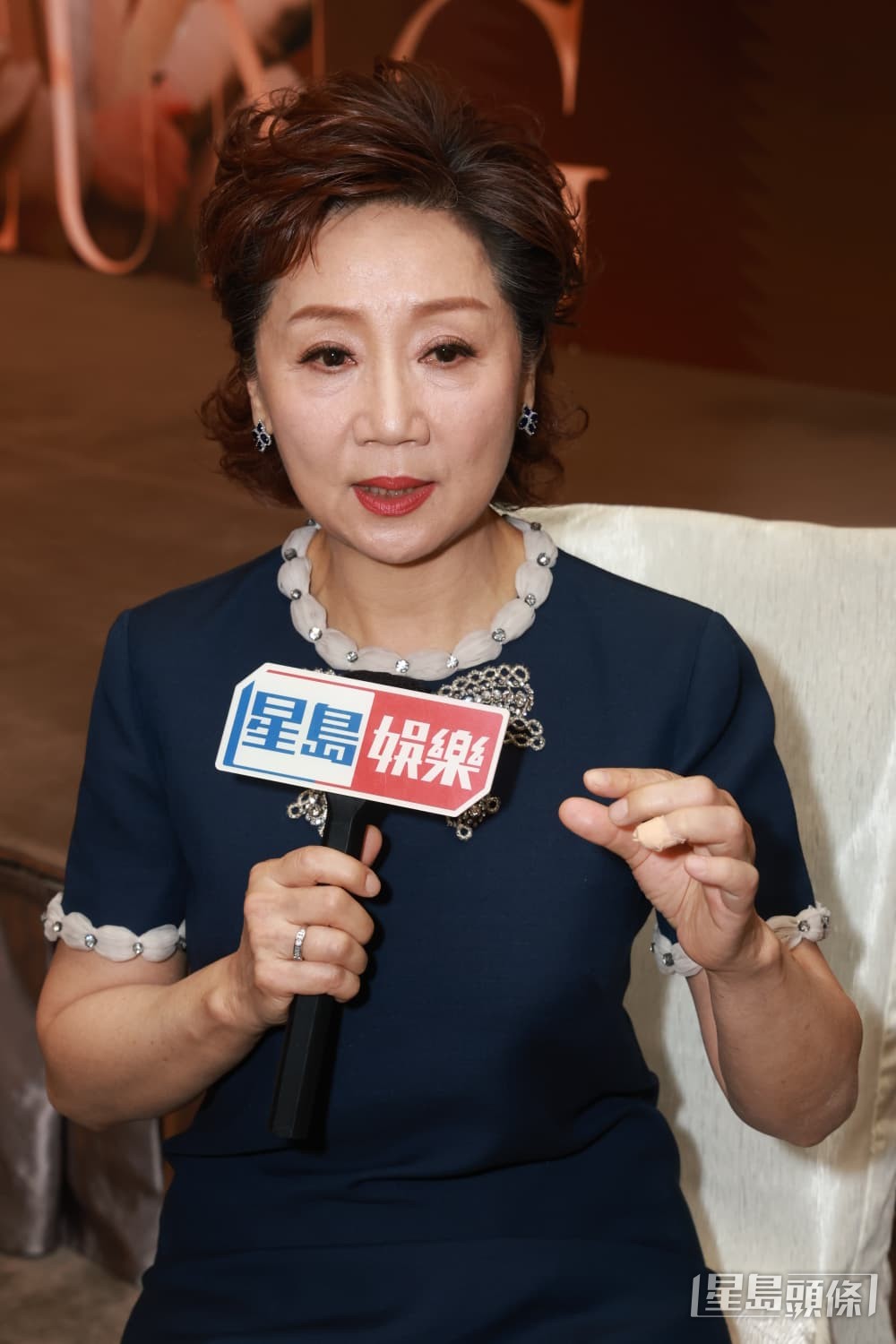 張德蘭澳門演唱會嘉賓玩「盲盒」。 張德蘭澳門演唱會嘉賓玩「盲盒」。