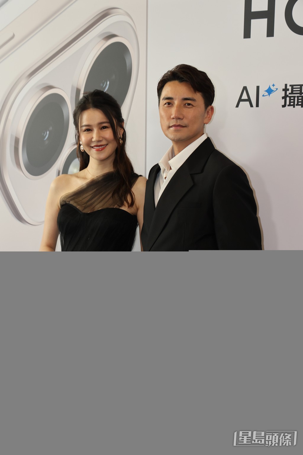 黃翠如穿長裙現身，修身有功沒顯肥。