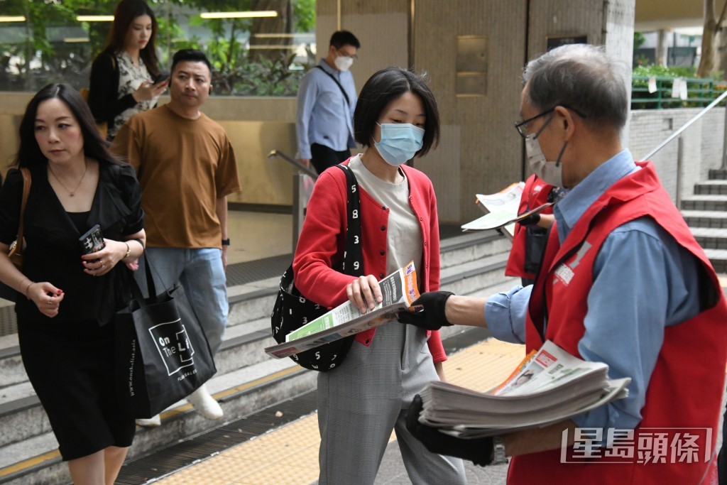 防騙刊物《提紙》隨免費報章《頭條日報》及《英文虎報》（The Standard）附送。