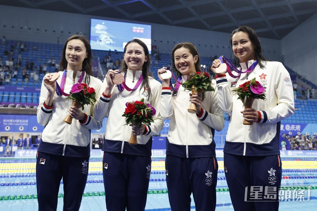 譚凱琳、何詩蓓、歐鎧淳、鄭莉梅(從左至右)於上屆亞運女子4x100米自由泳接力決賽獲得季軍。 譚凱琳、何詩蓓、歐鎧淳、鄭莉梅(從左至右)於上屆亞運女子4x100米自由泳接力決賽獲得季軍。