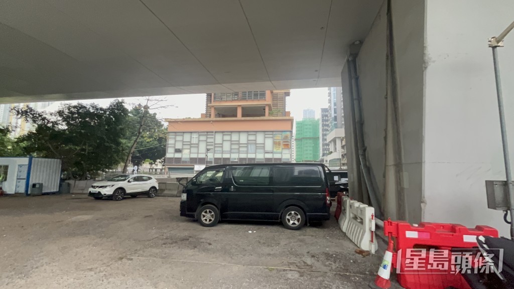黑色輕貨在通州街被尋獲。 黑色輕貨在通州街被尋獲。