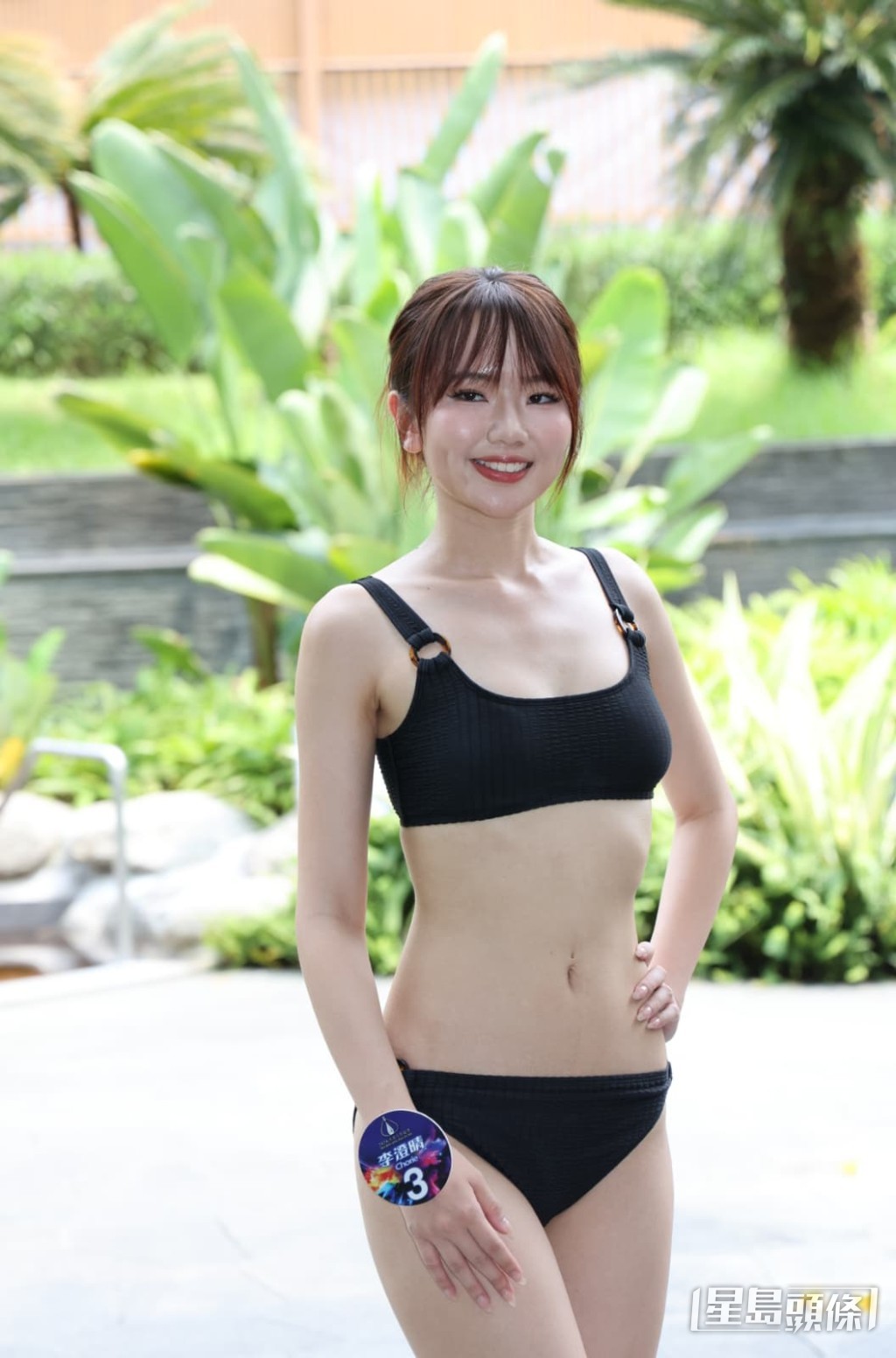 李澄晴換上黑色泳裝,自信地展現均勻健美的身段。 李澄晴換上黑色泳裝,自信地展現均勻健美的身段。
