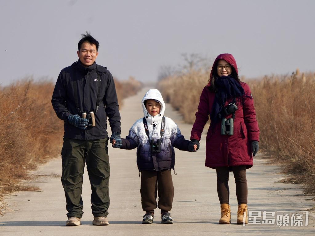 楊劍煥的妻子亦從事保育工作，兩人帶同兒子到訪江蘇鹽城濕地自然保護區。 受訪者提供