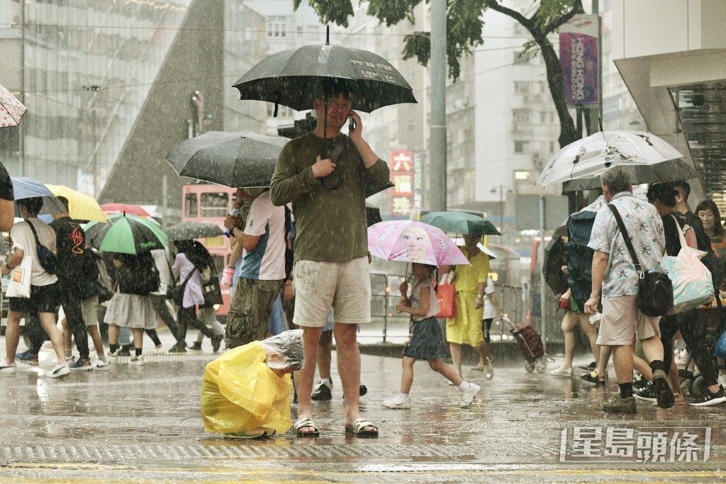 天文台預料今日天氣大致多雲,有驟雨及幾陣狂風雷暴。資料圖片 天文台預料今日天氣大致多雲,有驟雨及幾陣狂風雷暴。資料圖片