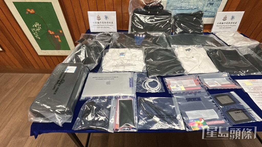 警方展示檢獲的證物。 警方展示檢獲的證物。