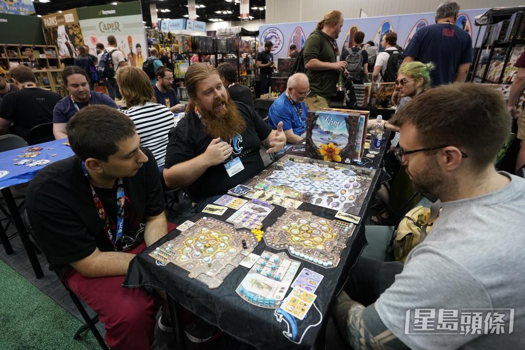 桌遊製作人甄炯雄認為，業界目前仍缺少國際授權方面的網絡。 美聯社