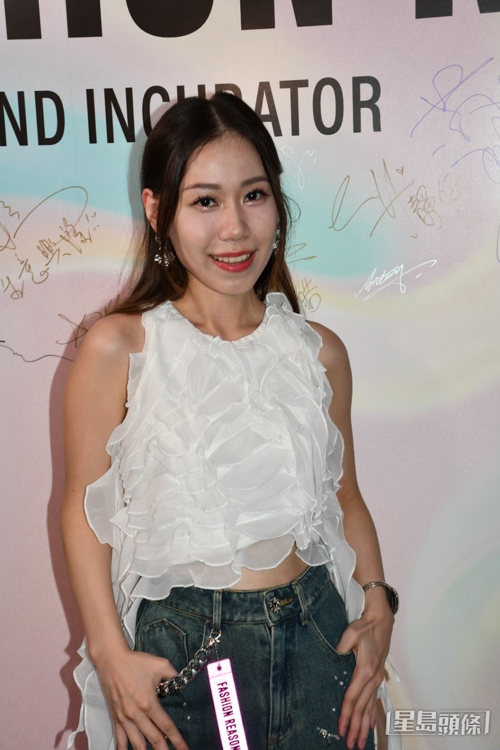 侯靜伊將於本月30日推出加入TMG後第一首新歌《紅手繩》。 侯靜伊將於本月30日推出加入TMG後第一首新歌《紅手繩》。