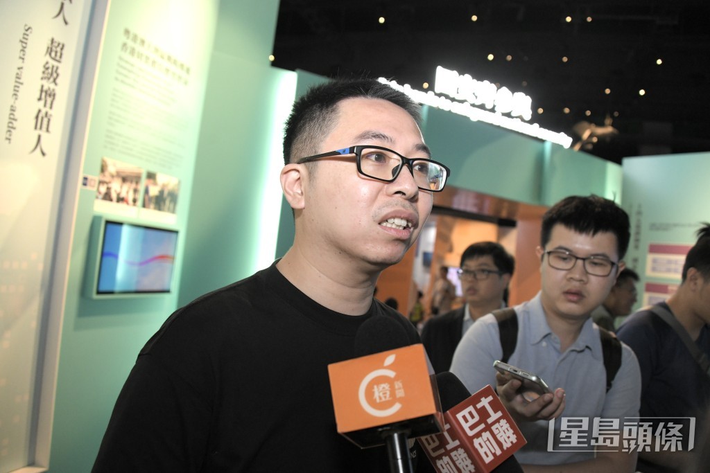 来自福建的参观者蔡先生。黄伟强摄