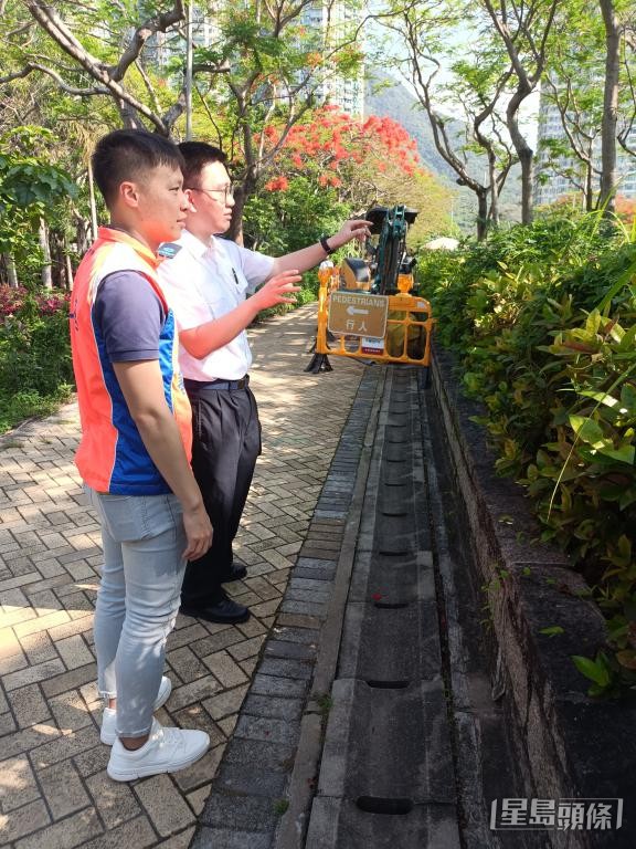 離島區議員葉培基表示,東涌新市鎮正不斷擴展,對園藝保養需求上升,惟外判服務未能追上進度。 受訪者提供 離島區議員葉培基表示,東涌新市鎮正不斷擴展,對園藝保養需求上升,惟外判服務未能追上進度。 受訪者提供