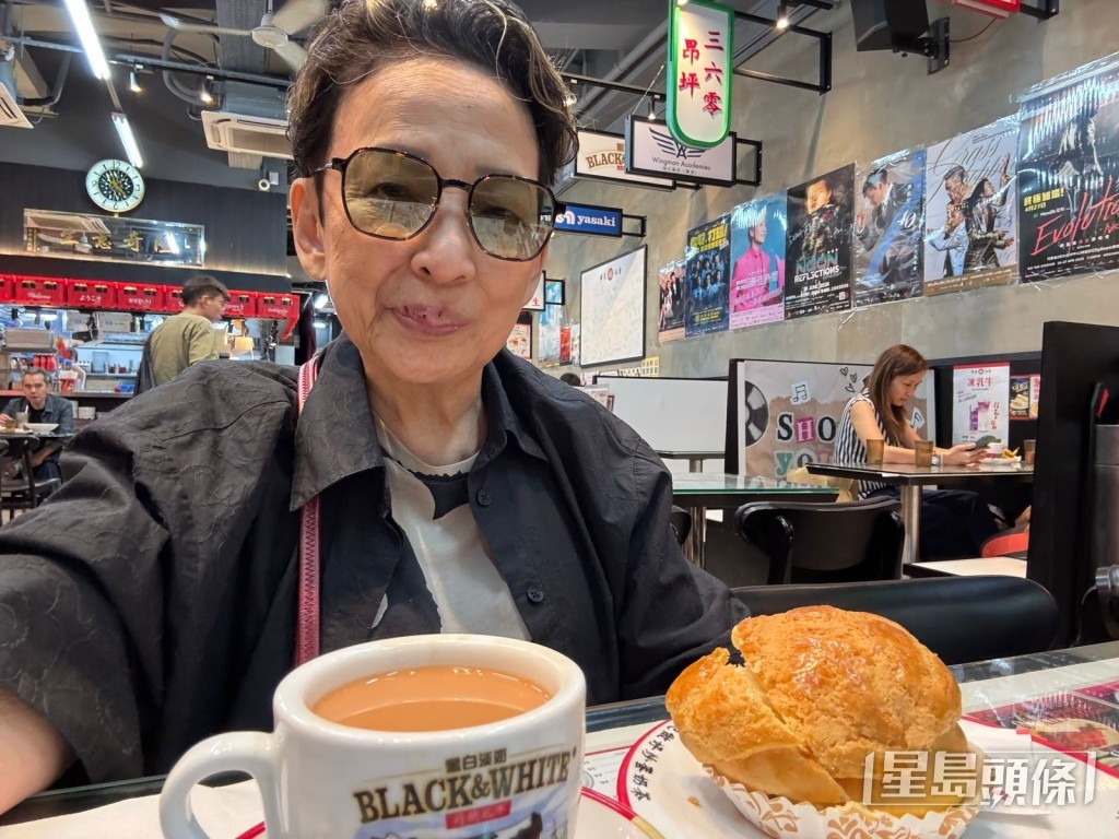 波姐重返兒時舊居冰室嘆奶茶菠蘿。