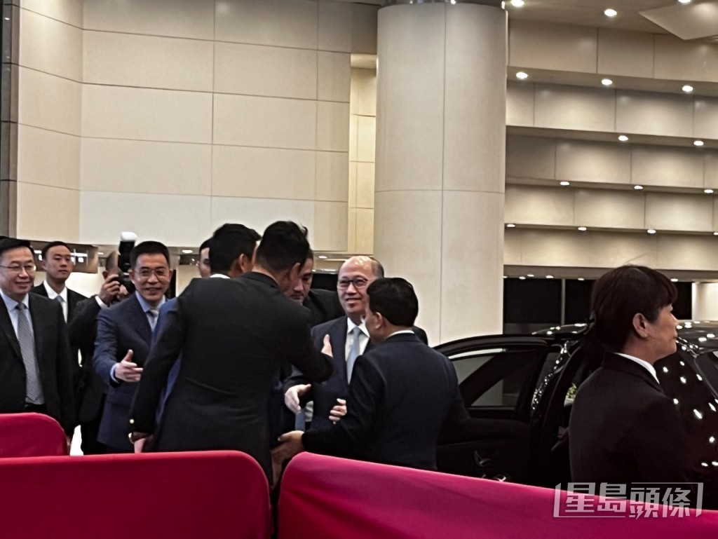 中联办主任郑雁雄到场。李健威摄