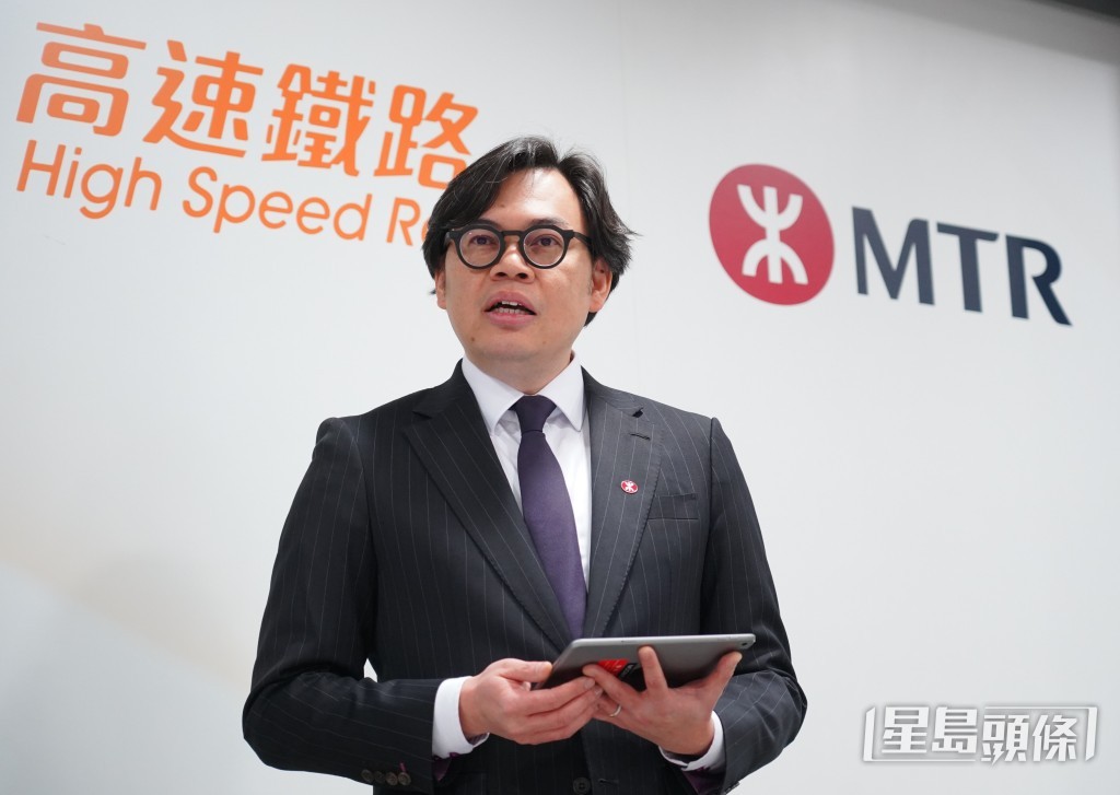 港鐵公司過境鐵路總管王家明形容「去年是高鐵碩果豐收的一年」。 港鐵公司過境鐵路總管王家明形容「去年是高鐵碩果豐收的一年」。