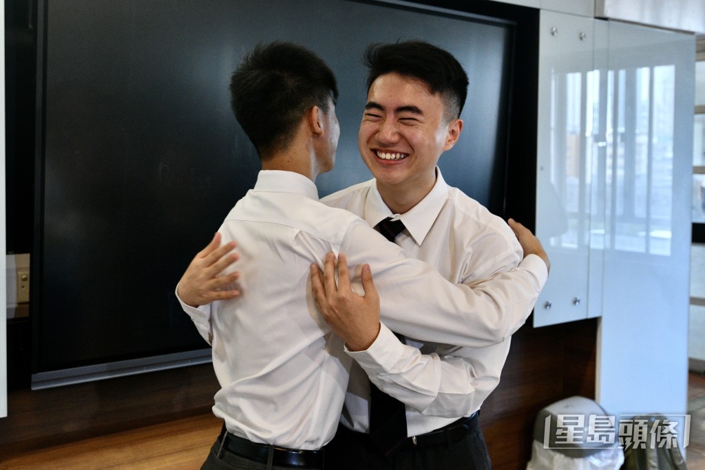 中學文憑試(DSE)今天(16日)放榜,九龍塘傳統名校喇沙書院今年誕生兩名狀元。盧江球攝 中學文憑試(DSE)今天(16日)放榜,九龍塘傳統名校喇沙書院今年誕生兩名狀元。盧江球攝