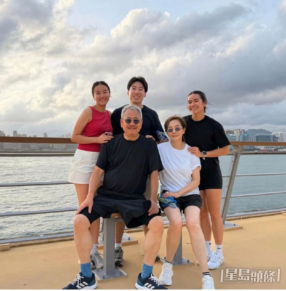 毛舜筠舞台劇綵排扭傷腳的韌帶靠物理治療師女兒醫治。