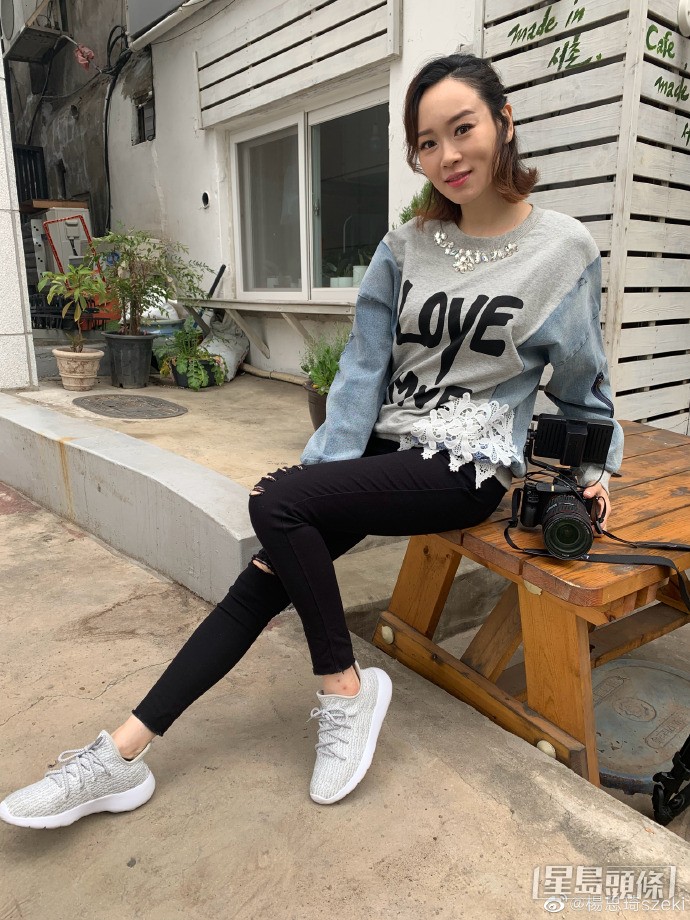 當時楊思琦為ViuTV到韓國拍節目,已經見她肚凸凸。 當時楊思琦為ViuTV到韓國拍節目,已經見她肚凸凸。