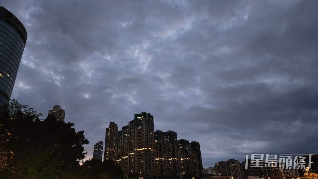 本港地區今日大致多雲，有幾陣驟雨及雷暴。黎志偉攝