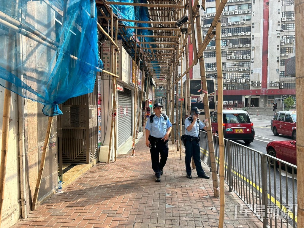 警員在場調查。 警員在場調查。