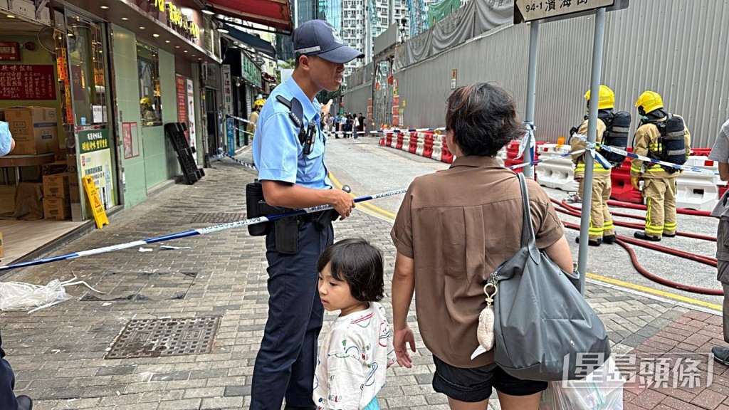 警方封鎖現場處理炸彈。讀者提供 警方封鎖現場處理炸彈。讀者提供