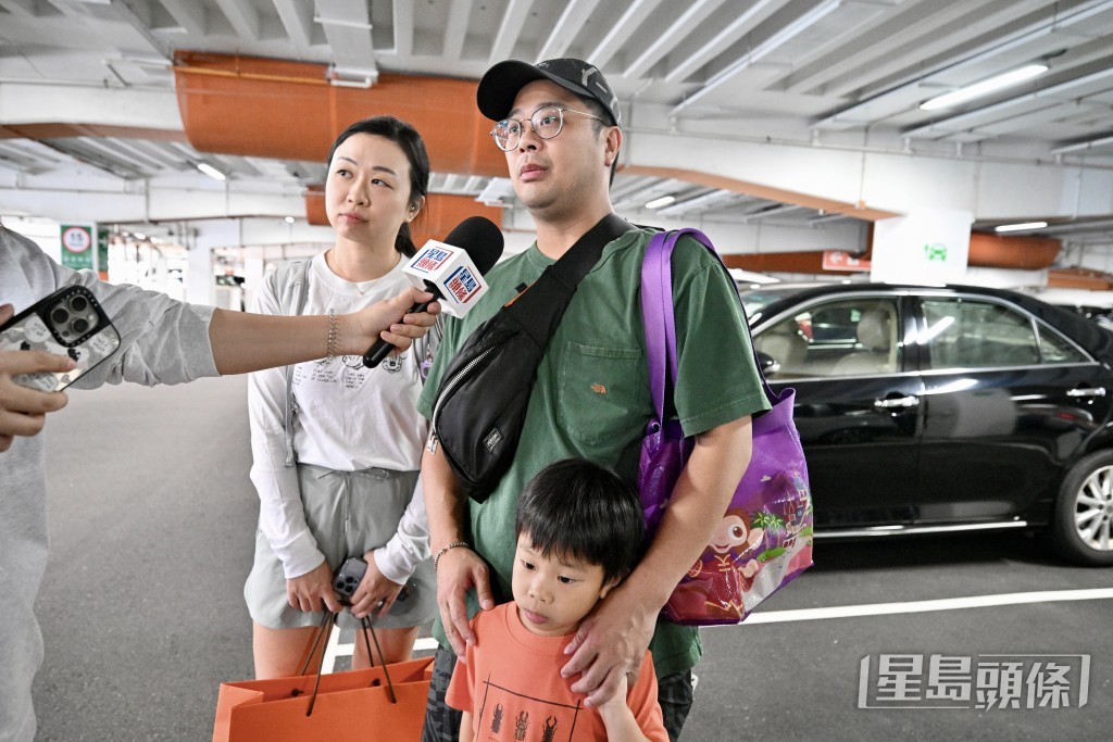 市民劉先生自今年買車後，便為兩個小朋友在車上安裝了兒童安全座椅。