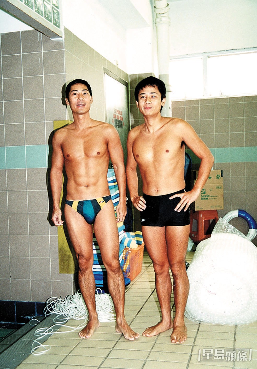 黄泽锋（右）昔日原来曾是游泳运动员。