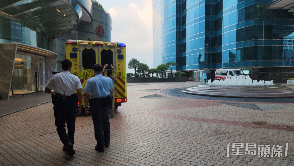 男子在九龍海逸君綽酒店一房間被人毆打，警員調查事件起因。黎志偉攝