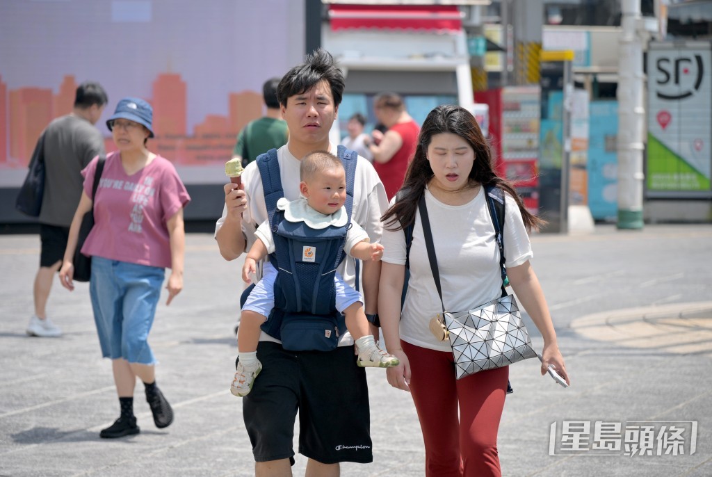 政府統計處發布的最新人口數據顯示，2025年中至2026年中本港出生人數僅為2.97萬人。