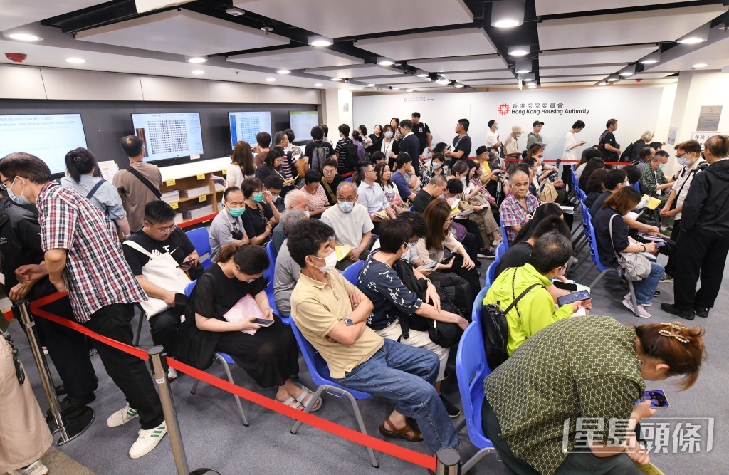 超額倍數反映失望率，倍數高意味大量申請者落空，數字下降代表更多申請者能滿足需求。資料圖片