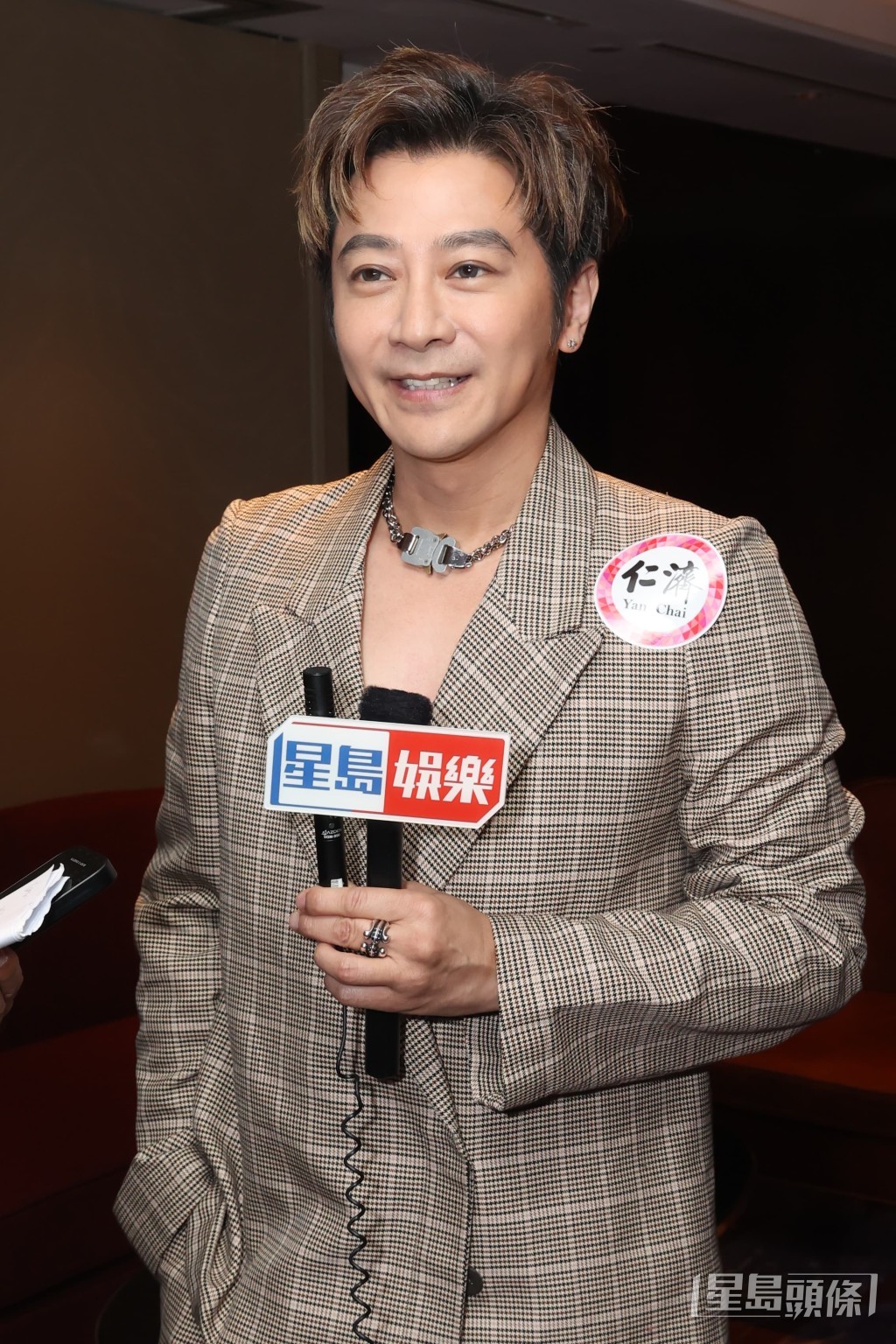 孙耀威指他们所有家人一切正常。