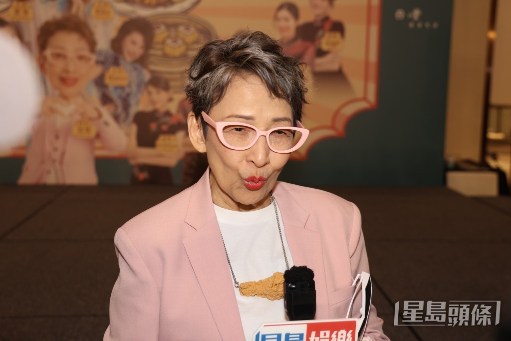 馮素波打扮年輕。 馮素波打扮年輕。