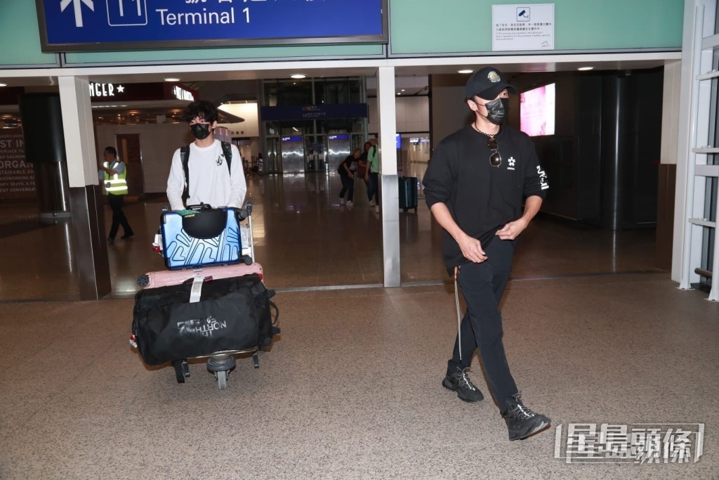Lucas曾與爸爸謝霆鋒一起外遊返港,表現有禮,非常乖仔。 Lucas曾與爸爸謝霆鋒一起外遊返港,表現有禮,非常乖仔。