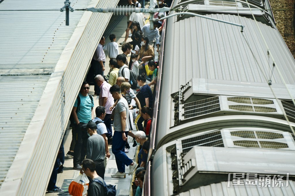 李家超指，收費基於香港的營運情況，與其他城市有很大不同。港鐵何君健攝