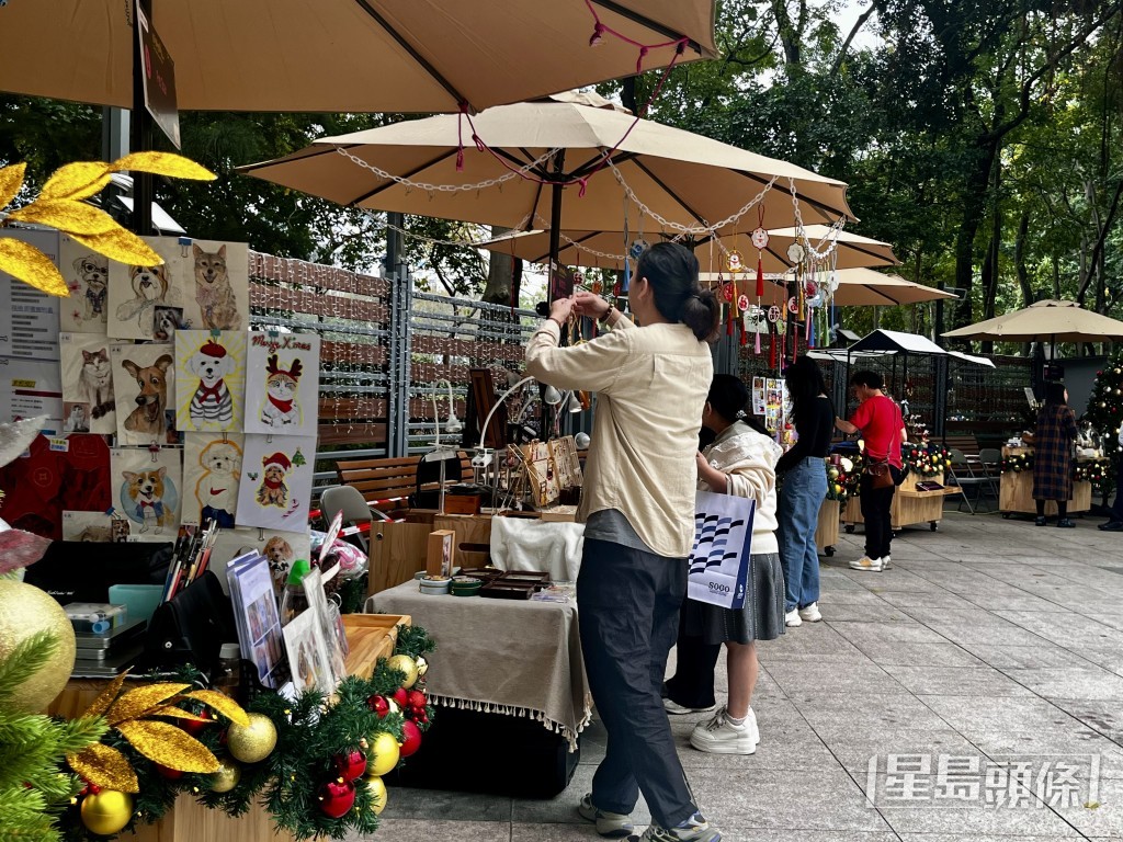 維多利亞公園(維園)文化創意藝術市集(V Mart)。 維多利亞公園(維園)文化創意藝術市集(V Mart)。