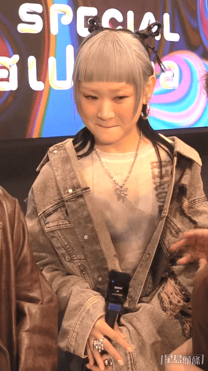當《星島頭條》記者向她展示KC與另一女子同遊東京的照片時,WinWin見到相片後反應非常錯愕。 當《星島頭條》記者向她展示KC與另一女子同遊東京的照片時,WinWin見到相片後反應非常錯愕。