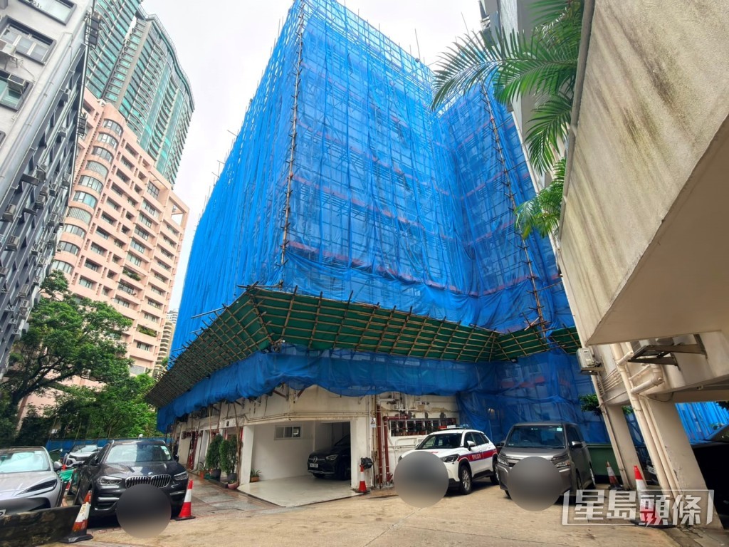 半山麥當勞道66號好景大廈整幢樓搭有棚架進行工程。梁國峰攝 半山麥當勞道66號好景大廈整幢樓搭有棚架進行工程。梁國峰攝
