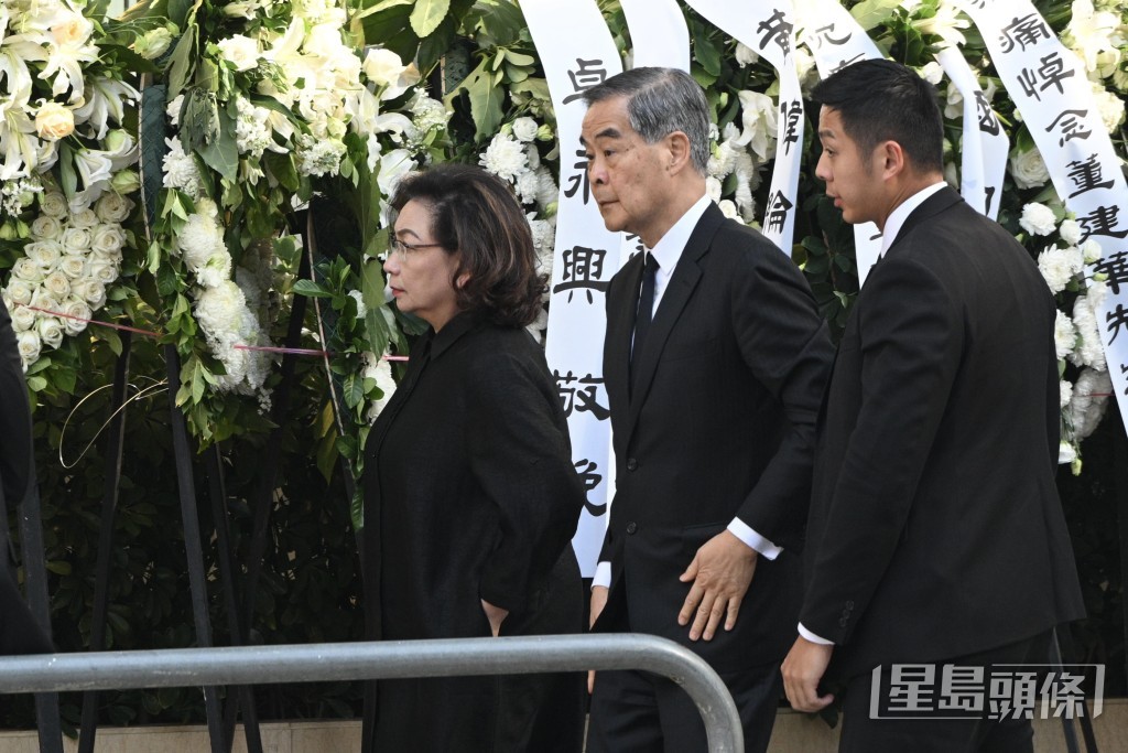 前行政长官梁振英伉俪到场。 前行政长官梁振英伉俪到场。