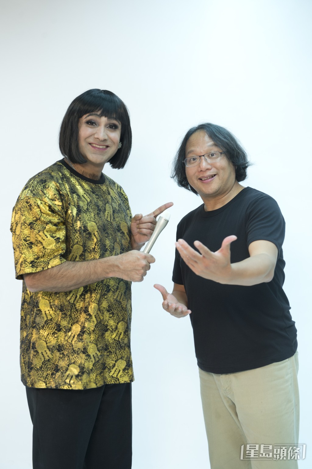 林超儀曾為喬寶寶(左)告別棟篤笑《喬寶寶棟篤笑之我係香港人?!》幫手度橋，還在表演內片段中客串演出。