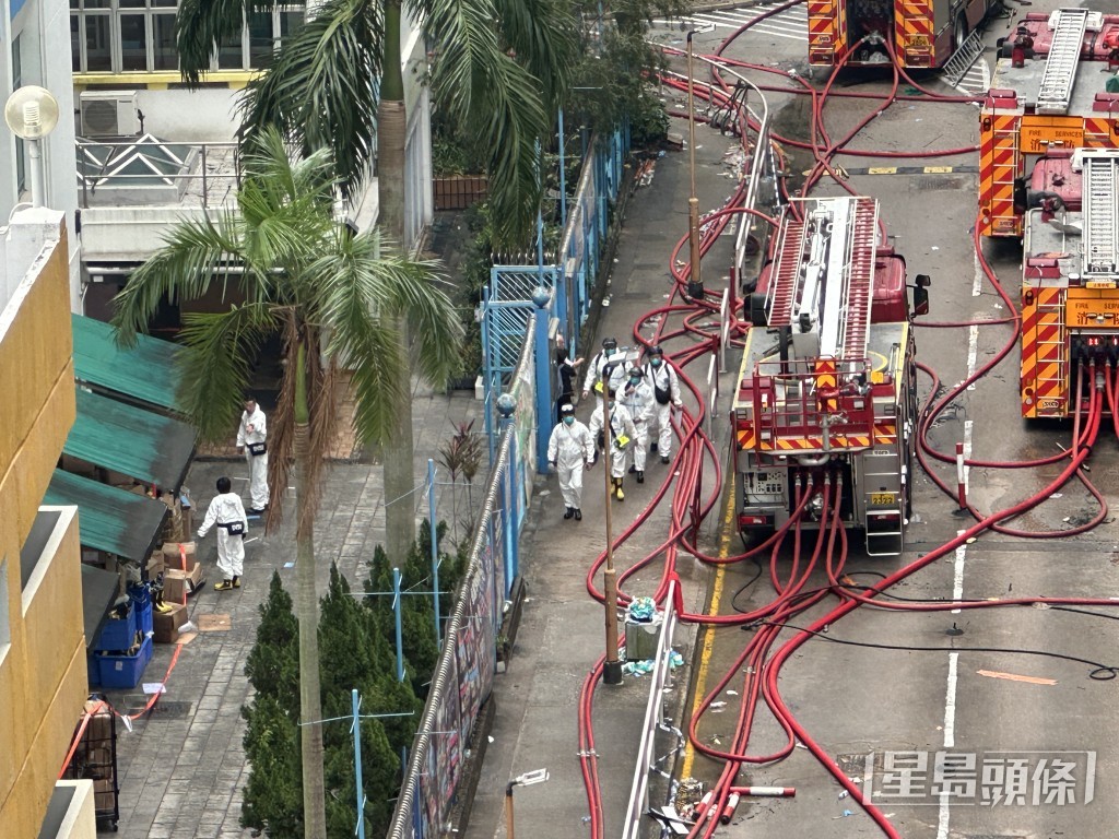 災難遇害者辨認組人員到場繼續搜索。劉漢權攝