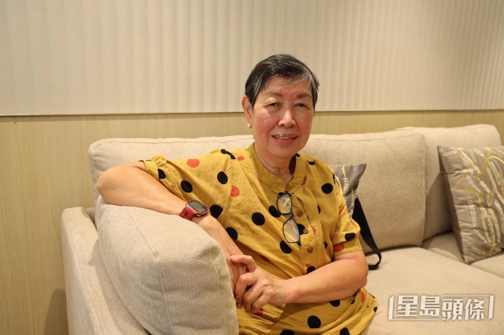 77歲的鄧女士曾因安置丈夫於護養院感到愧疚。 77歲的鄧女士曾因安置丈夫於護養院感到愧疚。