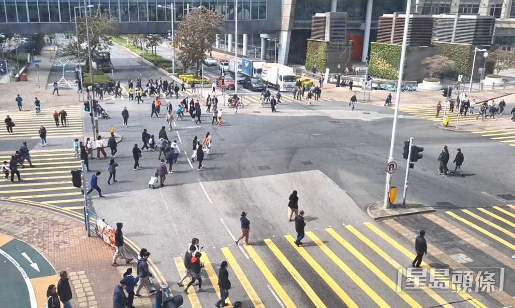 將軍澳寶邑路與唐俊街交界路口。