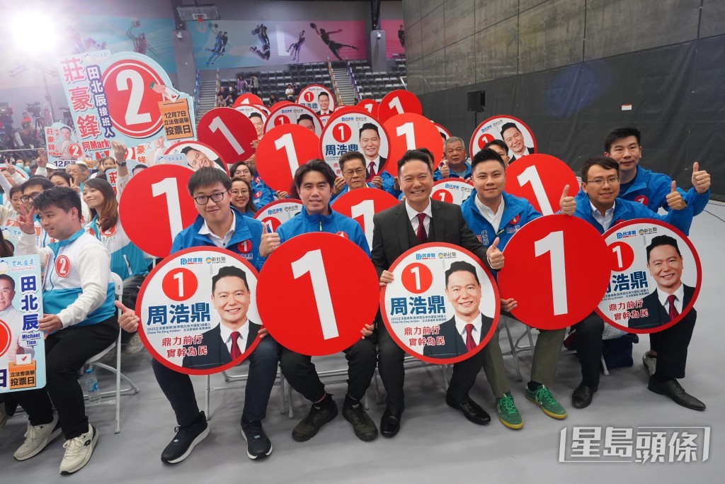 周浩鼎在辯論環節,反問莊豪鋒有何短期方法處理屯公塞車問題。 周浩鼎在辯論環節,反問莊豪鋒有何短期方法處理屯公塞車問題。