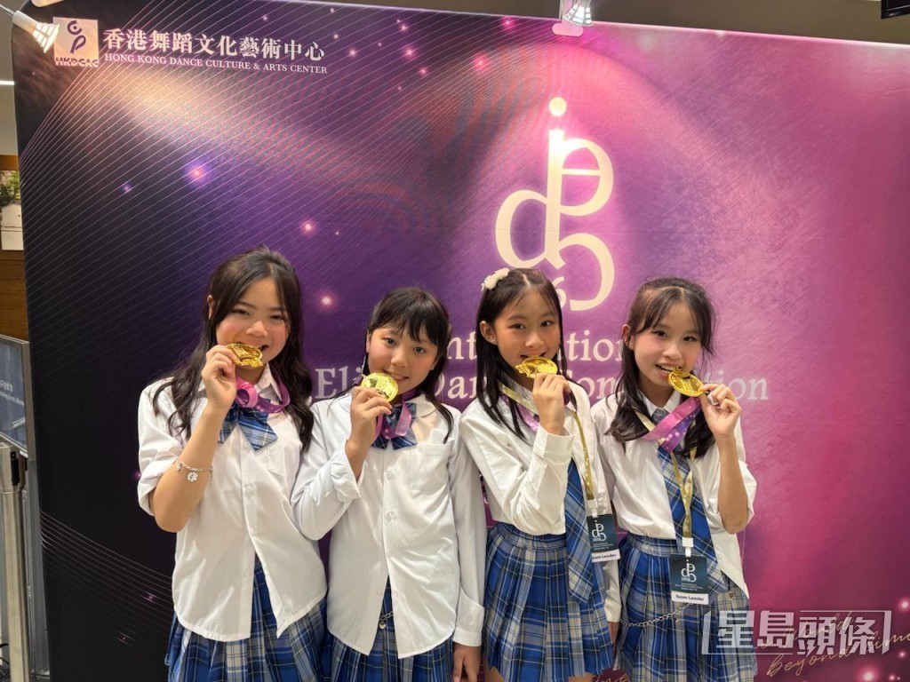 徐荣女儿“包包”徐心怡(左1)是Mini Blackpink成员。 徐荣女儿“包包”徐心怡(左1)是Mini Blackpink成员。