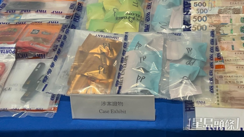 警方展示涉案的證物。楊偉亨攝 警方展示涉案的證物。楊偉亨攝