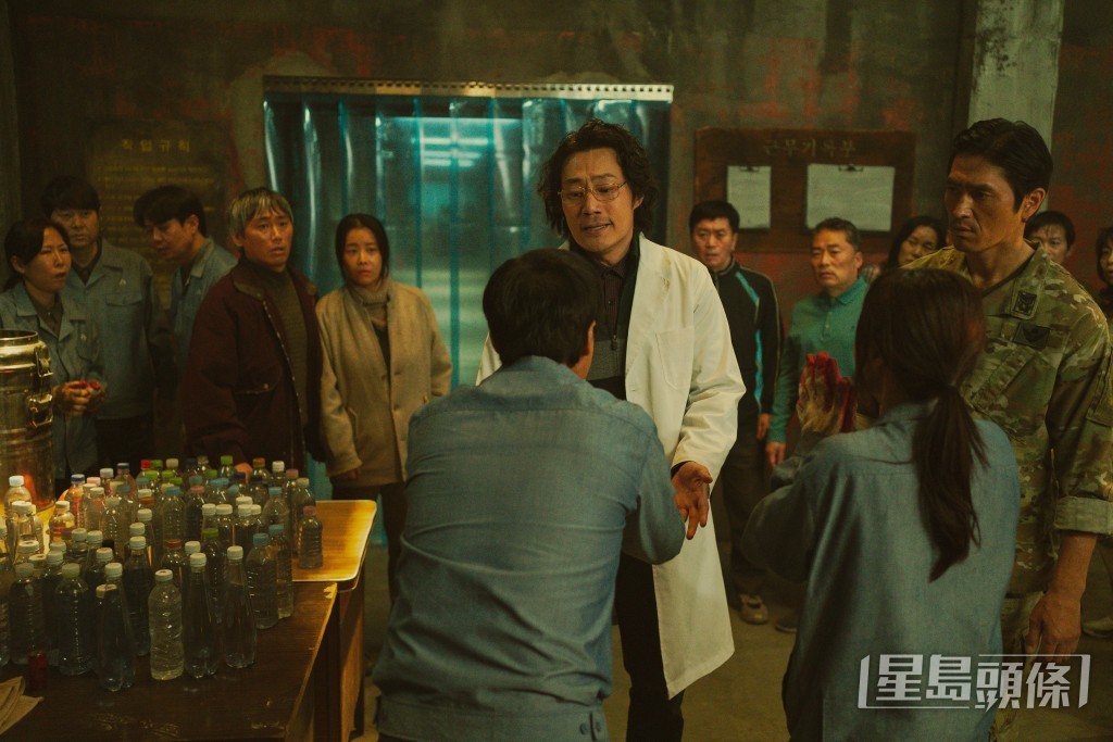 科學怪醫做人體實驗想個女翻生,但個女明明得返半截。 科學怪醫做人體實驗想個女翻生,但個女明明得返半截。